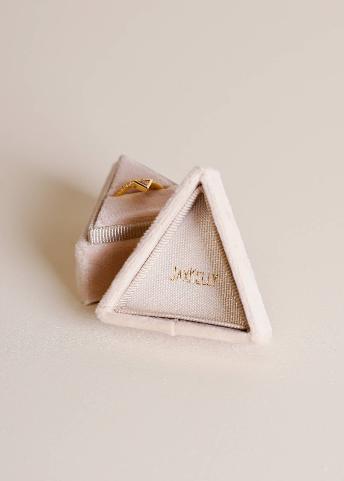 Velvet Jewelry Box - Triangle - Cream