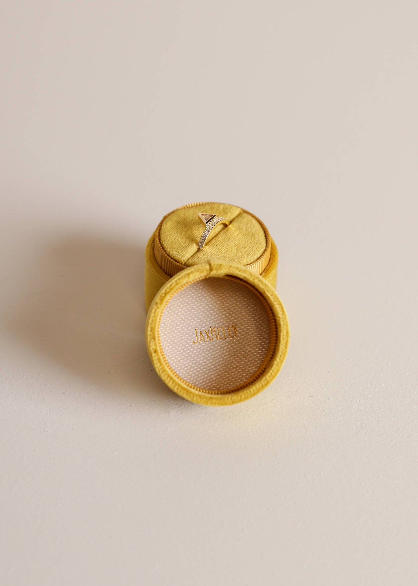 Velvet Jewelry Box - Circle - Chartreuse