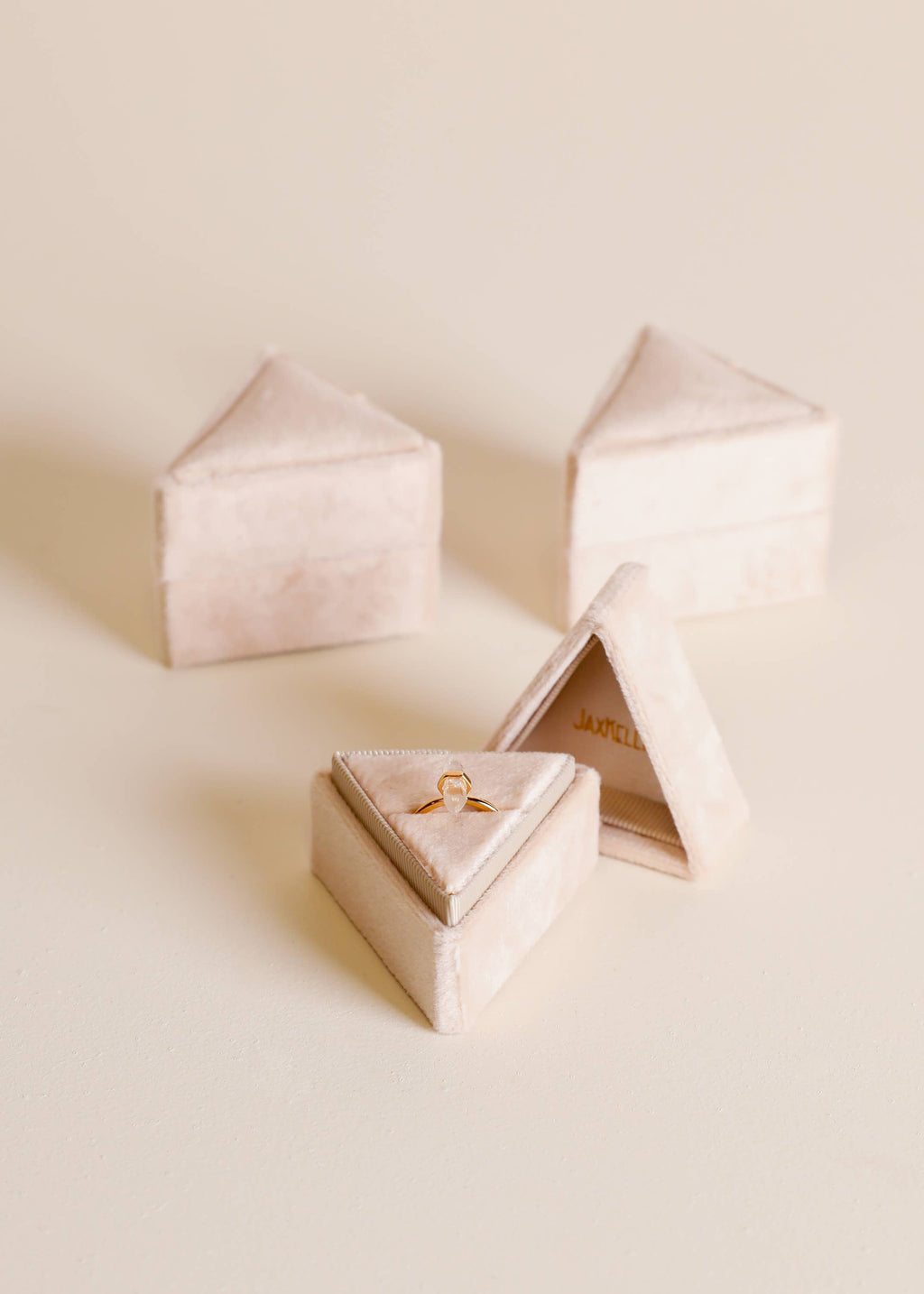 Velvet Jewelry Box - Triangle - Cream