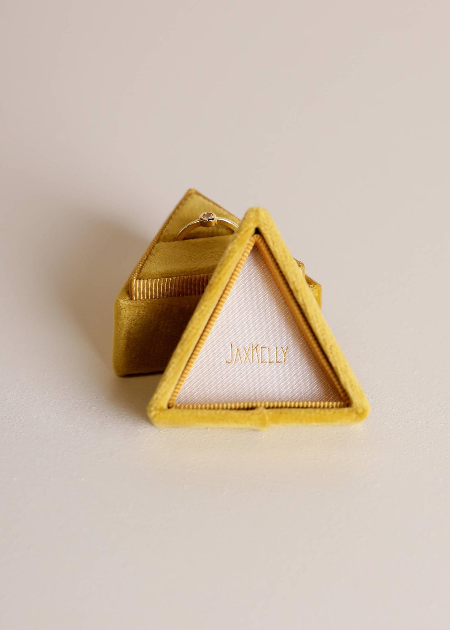 Velvet Jewelry Box - Triangle - Chartreuse