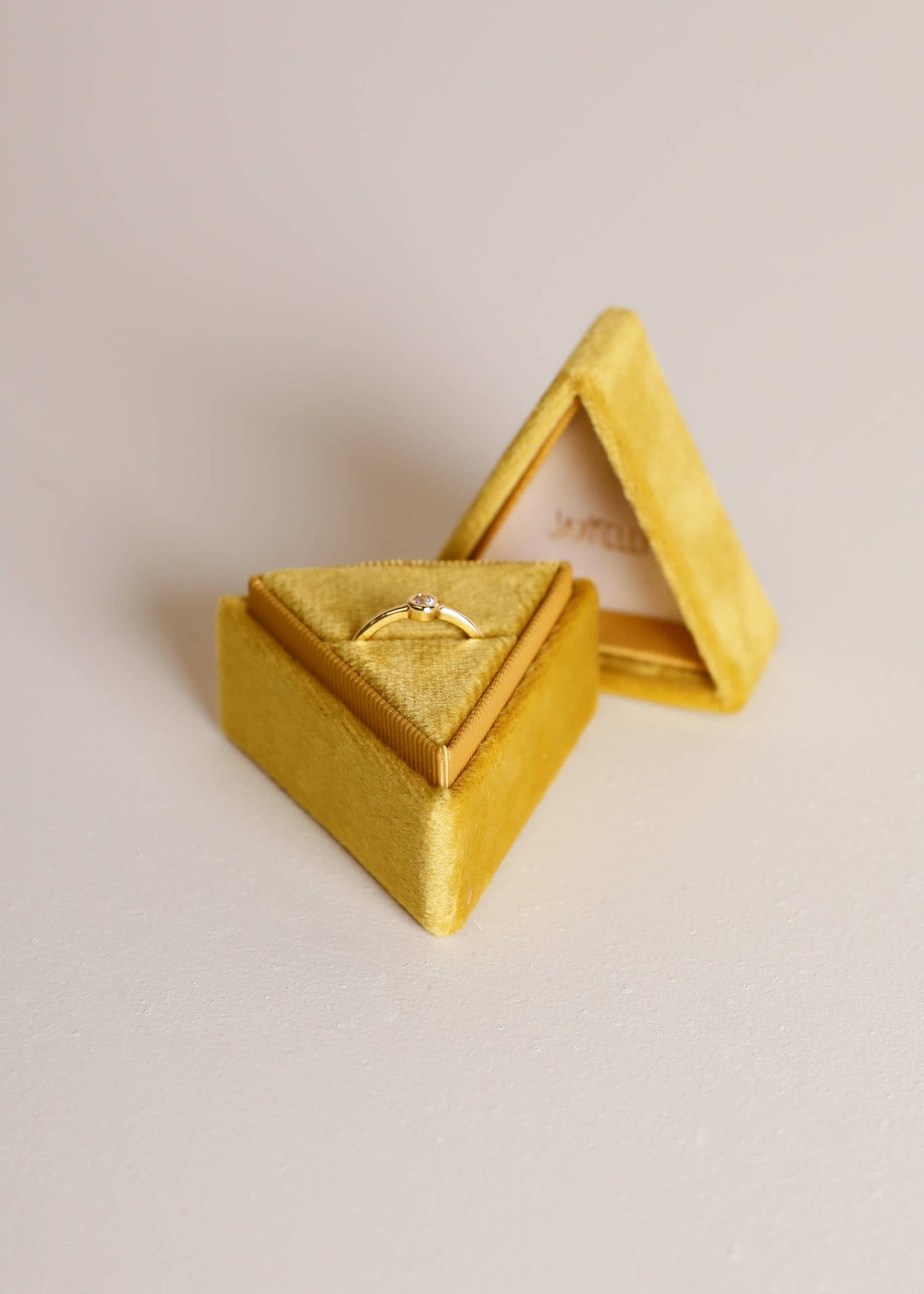 Velvet Jewelry Box - Triangle - Chartreuse